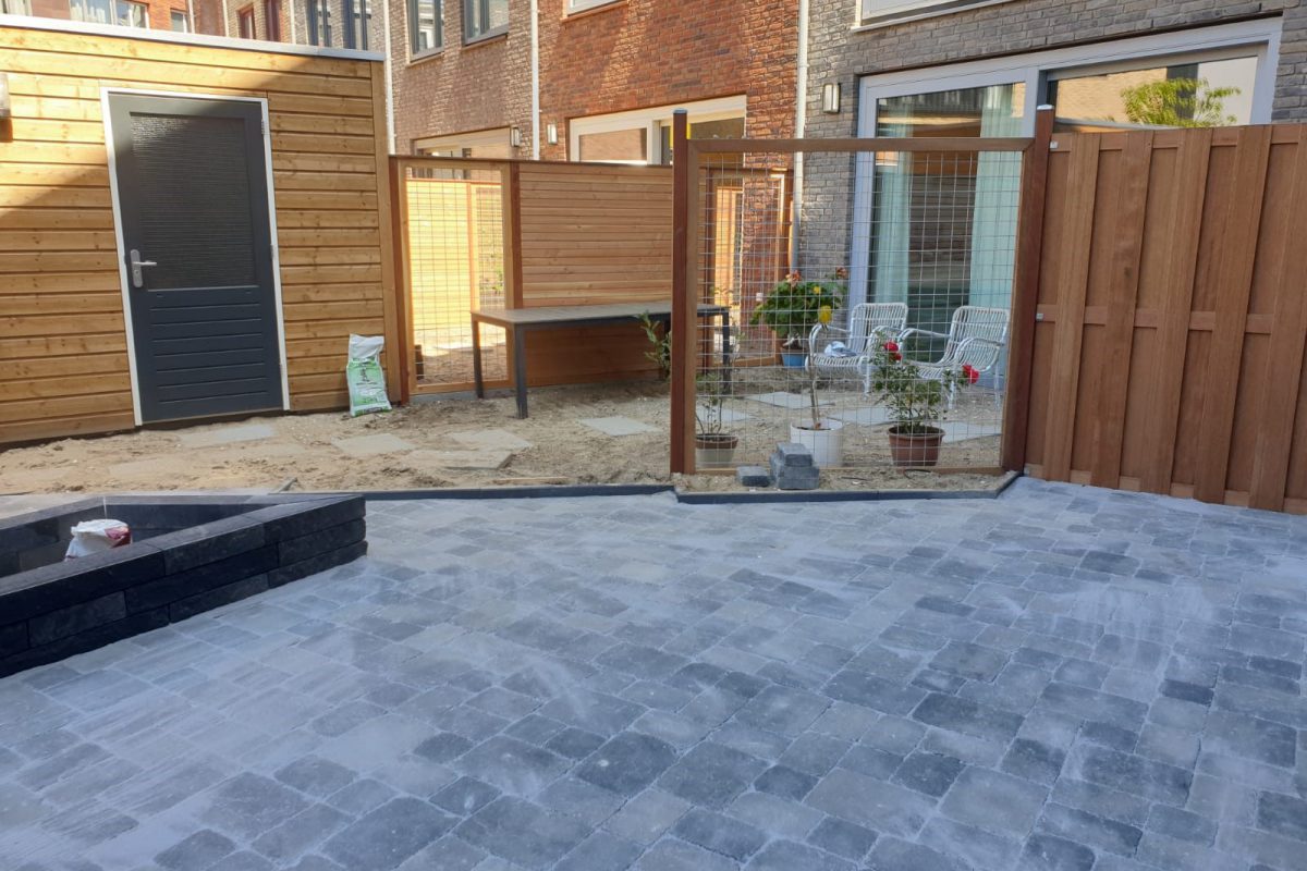 2 tuintjes naast elkaar in Delft klein maar Fijn